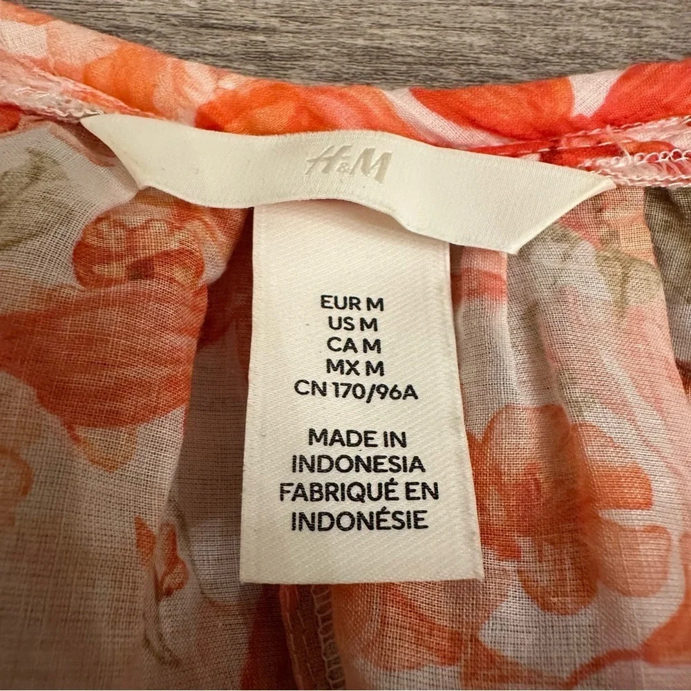 H&M Tie-detail Blouse in a white/coral floral pattern size medium
